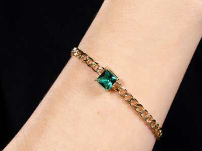 Pulseira de elos grumet com pedra verde banhada em ouro 18k