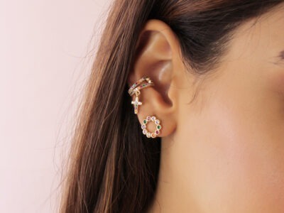 Kit de brinco circular com pedras coloridas + piercing com pingente cruz colorido banhado em ouro 18k