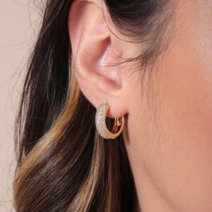 Argola luxo cravejada de zircônias banhado em ouro 18k