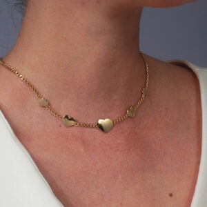 Colar corrente grumet com chapas de corações lisos banhado em ouro 18k