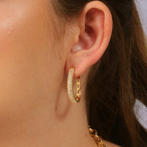 Argolinha oval alongada cravejada banhada em ouro 18k