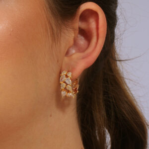 Argolinhas folhas com pedras cristais e cravejadas banhado em ouro 18k