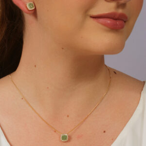 Conjunto colar e brinco inteiro de zircônias verde com cristal banhado em ouro 18k