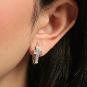 Argolinha cruz cravejada banhado em ouro branco