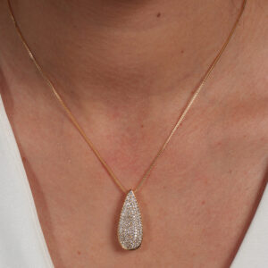 Colar com gota alongada pavê banhado em ouro 18k