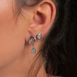 Kit de brincos assimétrico orgânico com gota  cristal banhado em ouro branco