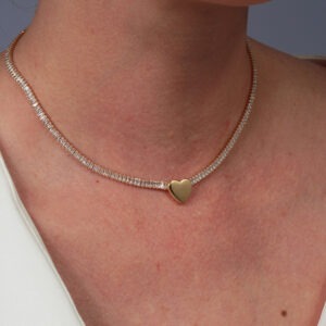 Choker riviera slim baguete com pingente de coração liso banhado em ouro 18k