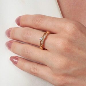 Anel solitário duplo slim fio liso e cravejado banhado em ouro 18k