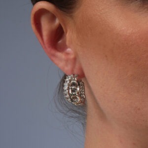 Brinco corrente com fio de zircônias cristal opaca banhada em ouro branco