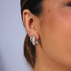 Kit de argolas primeiro furo cravejada segundo furo lisa banhada em ouro branco