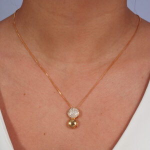 Colar com pingento dupla esfera cravejada e lisa banhado em ouro 18k