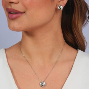 Conjunto redondo com fileiras cravejada banhado em ouro branco