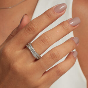 Anel entrelaçado inteiro cravejado banhado em ouro branco