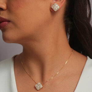 Conjunto quadrado cravejado com zircônias navetes cristais banhado em 18k