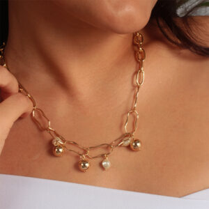 Colar elos orgânico com pingentes de bolas e pérolas banhado em ouro 18k