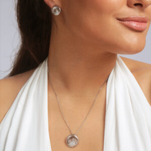 Conjunto com detalhe onda cravejado banhado em ouro branco