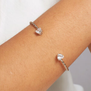 Bracelete trançado com zircônias coração cristal banhado em ouro branco