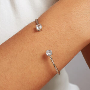 Bracelete trançado com zircônias redondas cristal banhado em ouro branco