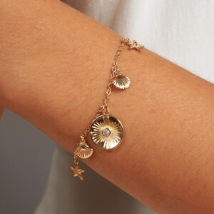 Pulseira com pingentes concha e estrela do mar banhado em ouro 18k