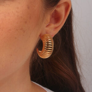 Argola design mola lisa banhada em ouro 18k