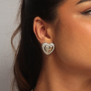 Brinco coração banhado em ouro branco