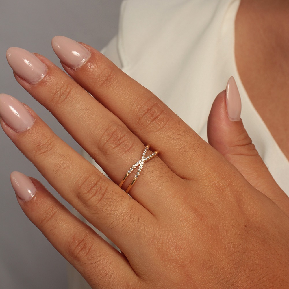 Anel X slim cravejado banhado em ouro 18k