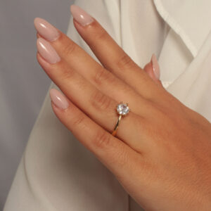 Anel solitário zircônia redonda cristal com garras banhado em ouro 18k