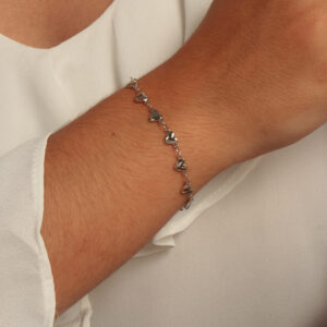 Pulseira corações slim lisos banhado em ouro branco