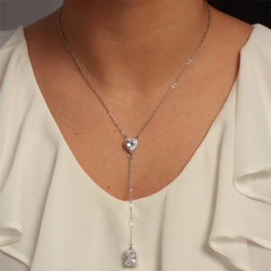 Colar gravatinha zircônia retangular e coração adorno cravejado banhado em ouro branco