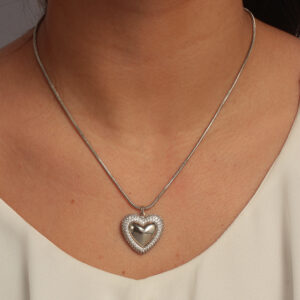 Colar corrente rabo de rato com pingente coração banhado em ouro branco