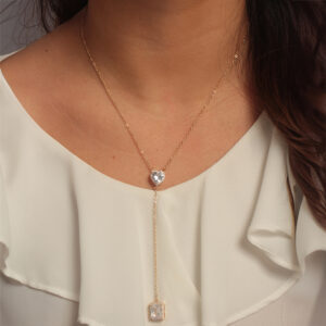 Colar gravatinha zircônia retangular e coração adorno cravejado banhado em ouro 18k