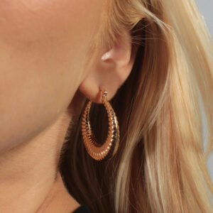 Argola croissant banhado em ouro 18k