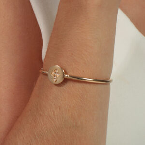 Bracelete rígido aro com encaixe de cruz cravejada banhado em ouro 18k