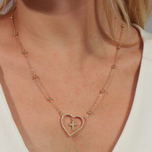 Colar corrente de bolinhas e pingente de coração cravejado com pêndulo de cruz banhado em ouro 18k