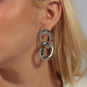 Brinco chapa oval abaulada dupla banhado em ouro branco