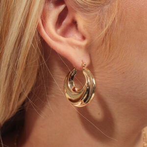 Argola chapa ondulada banhada em ouro 18k