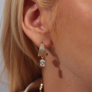 Brinco fios cravejado com pingente cristal banhado em ouro 18k