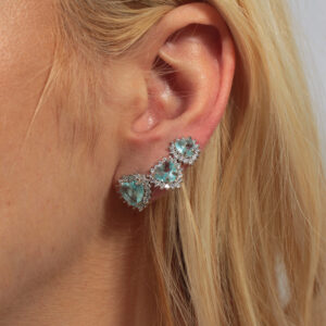 Trio de brincos zircônia azul claro com adorno cravejado banhado em ouro branco