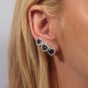 Trio de brincos zircônia roxa com adorno cravejado banhado em ouro branco