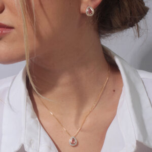 Conjunto gota zircônia rosa com detalhes cravejado banhado em ouro 18k