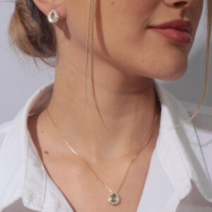 Conjunto gota zircônia azul claro com detalhes cravejado banhado em ouro 18k
