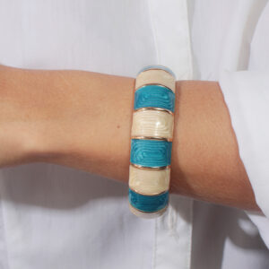 Bracelete resinado azul claro e nude banhado em ouro 18k