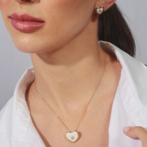 Conjunto coração de pedra na cor off banhado em ouro 18k