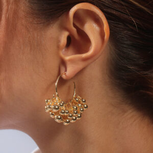 Argola aro com pompons de bolinhas lisas banhado em ouro 18k