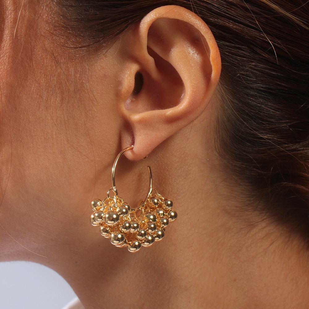 Argola aro com pompons de bolinhas lisas banhado em ouro 18k