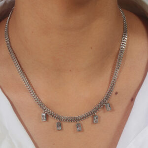 Colar corrente grumet texturizada com pingentes retangulares cristal banhado em ouro branco