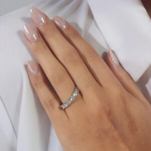 Anel aparador riviera cristal banhado em ouro branco