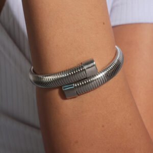 Bracelete design salamandra rígido banhado em ouro branco