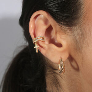 Kit brinco croissant com piercing cravejado com cruz banhado em ouro 18k