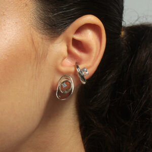 Kit brinco design orgânico com zircônia delicada e piercing fake banhado em ouro branco